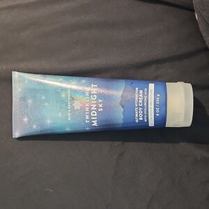 Bath & body works twinkling midnight sky ultimate hydration body cream hyaluroni